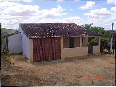 CASARAO DE SEU AUGUSTO, POR JOSE AUGUSTO - VERTENTE DO LRIO - PE