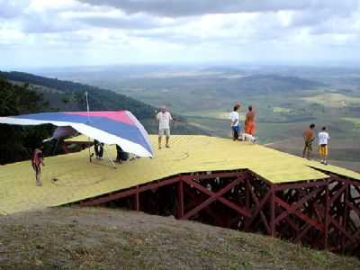 RAMPA DE VOO LIVRE-SERRA DE JUNDI, POR CEA DOBLIN - VICNCIA - PE