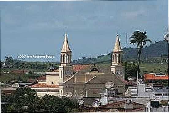 IGREJA EM VITRIA DE SANTO ANTO-FOTO:REVISTAFRAGMENTOS. - VITRIA DE SANTO ANTO - PE