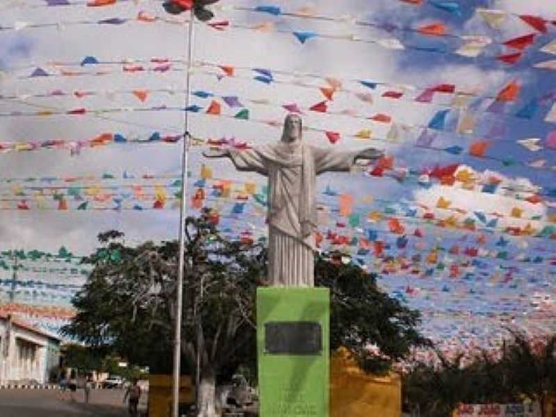 CRAVOLNDIA-BA-CRISTO REDENTOR NO CENTRO-FOTO:GILMAR LIMA SANTANA - CRAVOLNDIA - BA