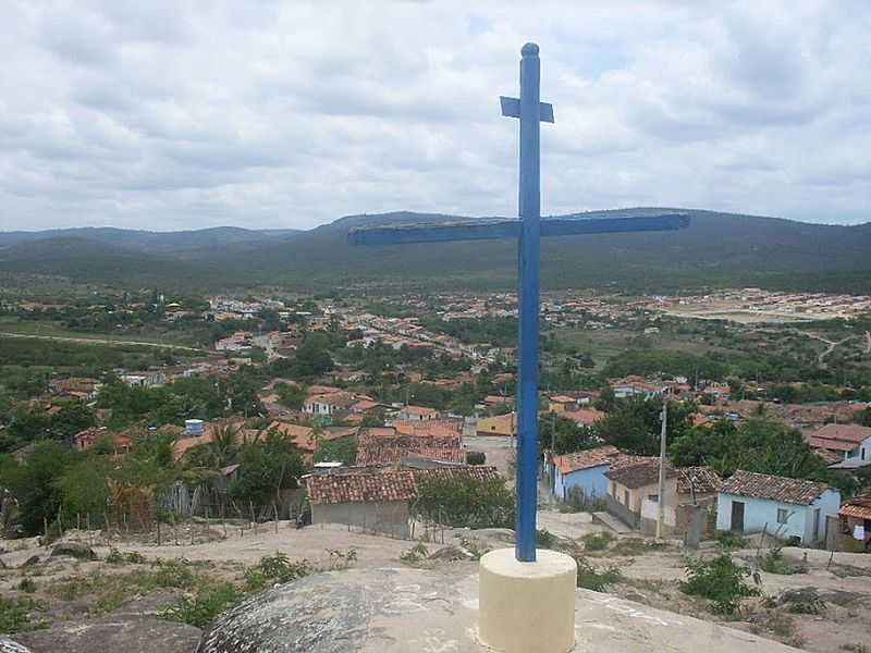 CRAVOLNDIA-BA-CRUZEIRO E A CIDADE AO FUNDO-FOTO:LUIZ A. A. NUNES - CRAVOLNDIA - BA