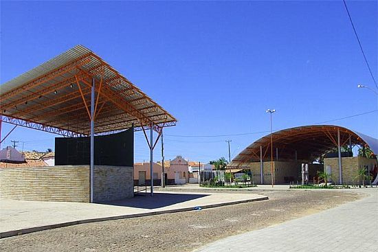 CAMPO MAIOR-PI-BARRACES NA PRAA DE EVENTOS-FOTO:WALTERFMOTA - CAMPO MAIOR - PI