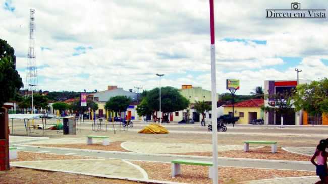 AVENIDA JOAQUIM AMNCIO RIBEIRO NO CENTRO DE DIRCEU ARCOVERDE, POR ESROM  MOTA - DIRCEU ARCOVERDE - PI