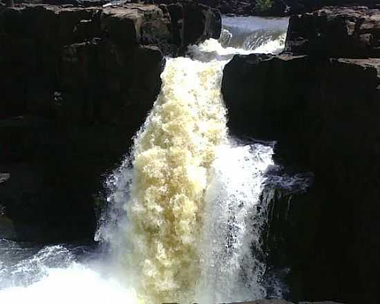 CACHOEIRA DO URUBU EM ESPERANTINA-FOTO:JOO ANANIAS - ESPERANTINA - PI