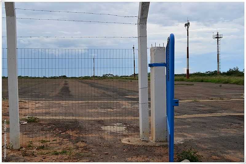 FRONTEIRAS-PI-PISTA DE DECOLAGEM DO AEROCLUBE-FOTO:HERLANIO EVANGELISTA - FRONTEIRAS - PI