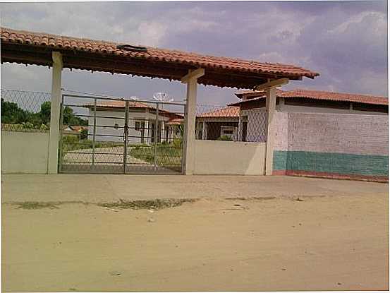 FRENTE DA ESCOLA SANTA TERESINHA, POR FRAN SILVA - MADEIRO - PI