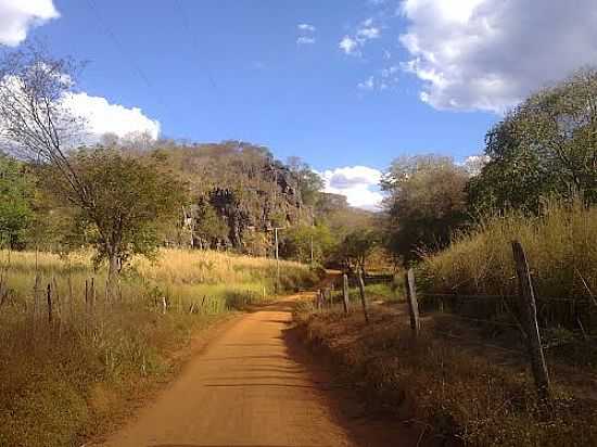 ESTRADA EM DESCOBERTO-BA-FOTO:PAULOCBA - DESCOBERTO - BA