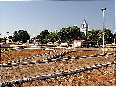 PRAA E IGREJA-FOTO:WWW.FAZENDASPIAUI.CO  - MONTE ALEGRE DO PIAU - PI