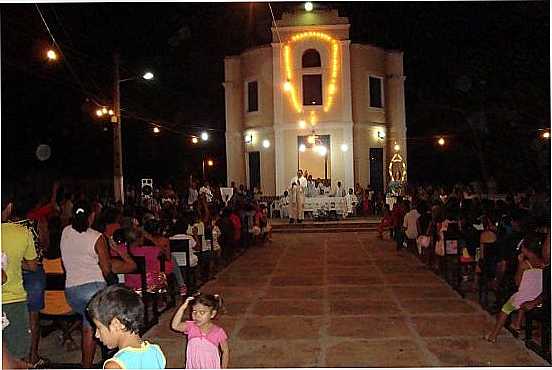 UMA VISTA DA IGREJA  NOITE, POR LUIZA CASTELO - NOSSA SENHORA DOS REMDIOS - PI