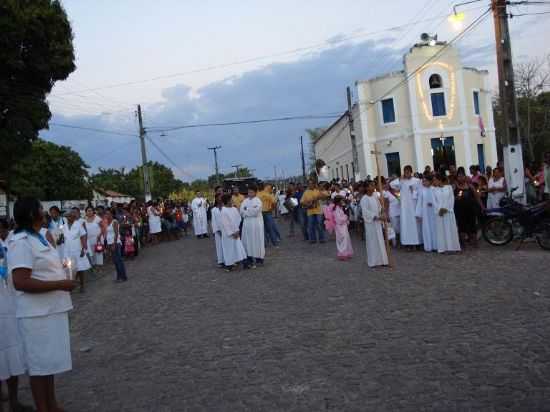 PROCISSA PELAS RUAS DA CIDADE, POR LUIZA CASTELO - NOSSA SENHORA DOS REMDIOS - PI