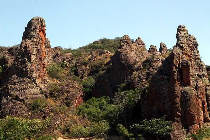 PICOS-PI-TORRES DE PEDRA-FOTO:WALTERFMOTA - PICOS - PI