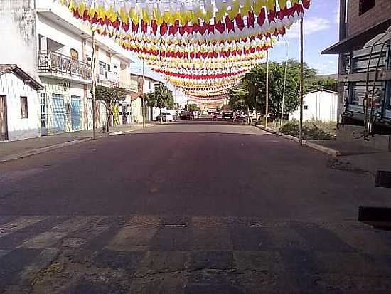 AVENIDA 7 DE ABRIL EM DOM BASLIO-BA-FOTO:PAULO ANTONIO - DOM BASLIO - BA