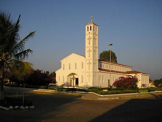 IGREJA EM SANTA LUZ-FOTO:ANTONIO JOO BOTREL - SANTA LUZ - PI