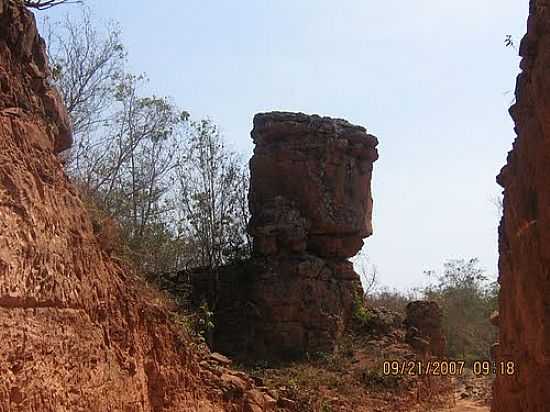 PEDRA DO MACACO EM SO GONALO DO GURGUIA-FOTO:WALTER WAGNER DF - SO GONALO DO GURGUIA - PI