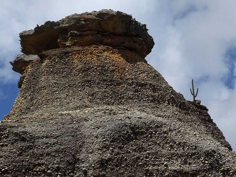 SO RAIMUNDO NONATO-PI-GRANDE PEDRA NA SERRA DA CAPIVARA-FOTO:EDILSON MORAIS BRITO - SO RAIMUNDO NONATO - PI