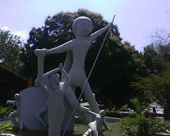 MONUMENTO CABEA DE CUIA NO CENTRO DE TERESINA-FOTO:JOO ANANIAS - TERESINA - PI