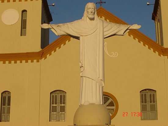 UNIO-PI-IMAGEM DO CRISTO REDENTOR EM FRENTE  MATRIZ-FOTO:LOURIVAL LOPES - UNIO - PI