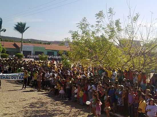 DESFILE CVICO-FOTO:180GRAUS. - WALL FERRAZ - PI