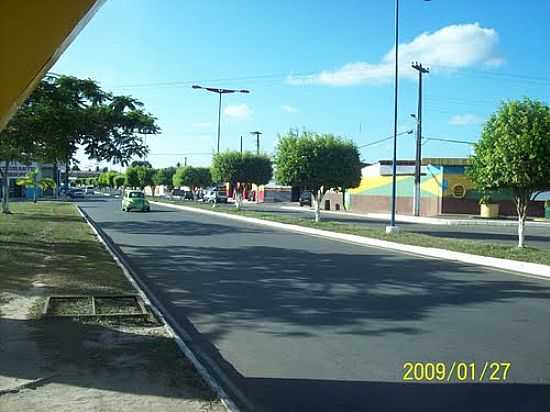 AVENIDA DA ENTRADA DA CIDADE DE ENTRE RIOS-FOTO:ROSE BARROS - ENTRE RIOS - BA