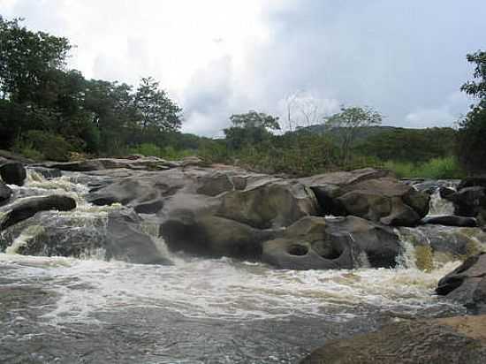 CACHOEIRA BALAIOS EM RICO CARDOSO-BA-FOTO:HELIVELTO LIMA - RICO CARDOSO - BA