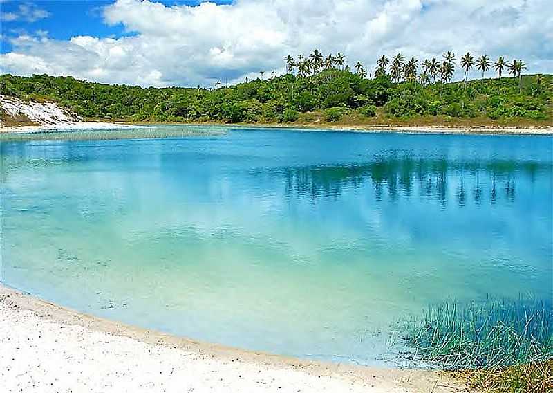 LAGOA AZUL LOCALIZADA NO DISTRITO DE BAIXIOS - ESPLANADA - BA