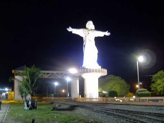 PRTICO DE ENTRADA,VISTA NOTURNA, DE ESPLANADA-FOTO:MARIANA DE ALMEIDA - ESPLANADA - BA