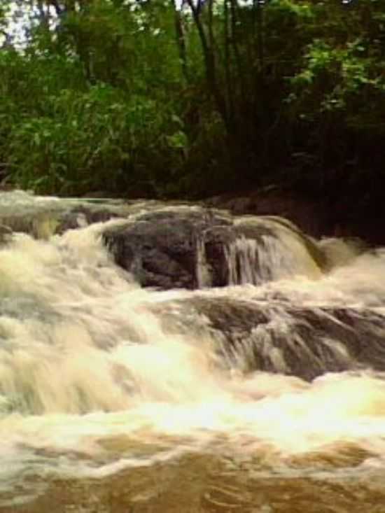 CACHOEIRA, POR LUCIANA ABREU - NGULO - PR