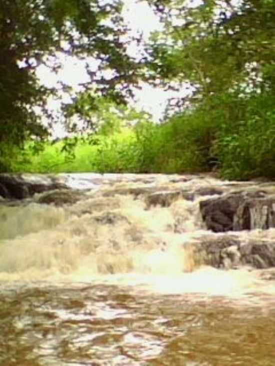 CACHOEIRA , POR LUCIANA ABREU - NGULO - PR