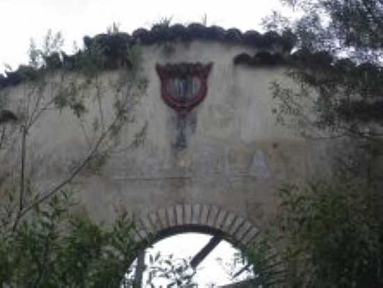 RUINAS DA ANTIGA ESCOLA EM BANHADO-FOTO:RICARDO MELO ARAJO - BANHADO - PR