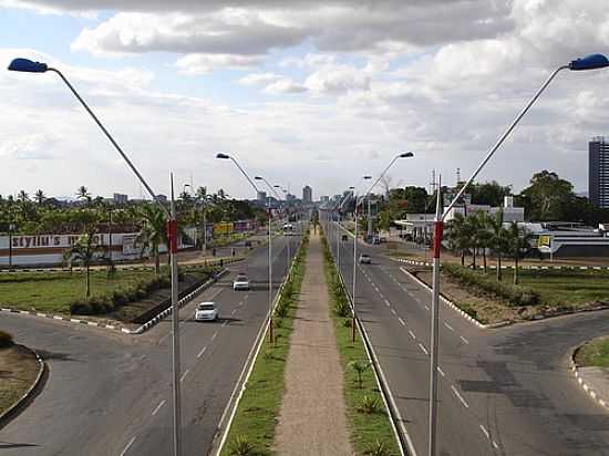 AV.PRES.DUTRA EM FEIRA DE SANTANA-BA-FOTO:CERRADO - FEIRA DE SANTANA - BA