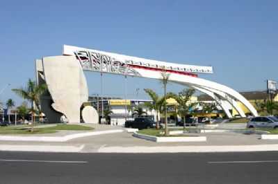 PRAA JACKSON DO AMAURY - MONUMENTO AO CAMINHONEIRO, POR ANTONIO DE MACEDO - FEIRA DE SANTANA - BA