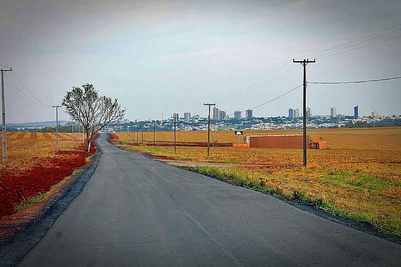 IMAGENS DO DISTRITO DE BARREIRO DAS FRUTAS NO MUNICPIO DE CAMPO MOURO-PR - BARREIRO DAS FRUTAS - PR