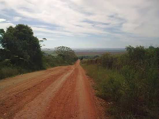 ESTRADA EM BOCAINA-FOTO:LEANDROR - BOCAINA - PR