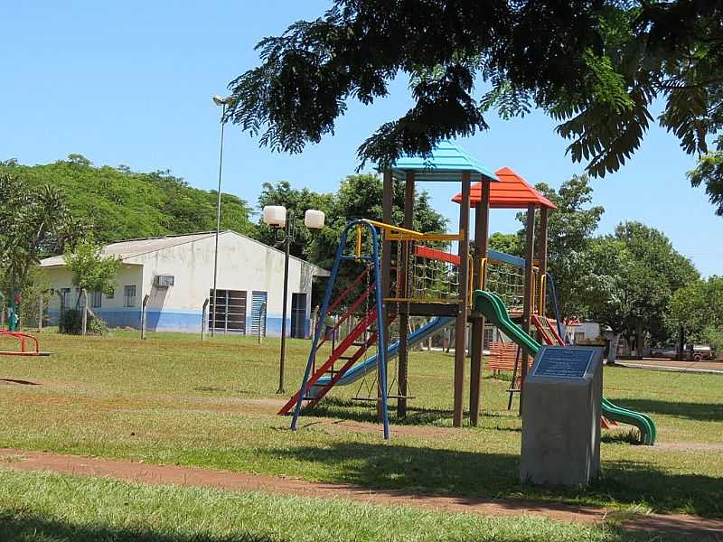 BRAGANTINA-PR-PARQUE INFANTIL-FOTO:RICARDO MERCADANTE - BRAGANTINA - PR