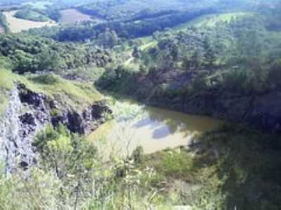 PEDREIRA-FOTO:WILLIAN ENIK - BUGRE - PR