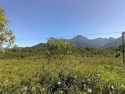 CONJUNTO DE MONTANHAS VISTO DE CACATU-FOTO:MAICON BARON  - CACATU - PR