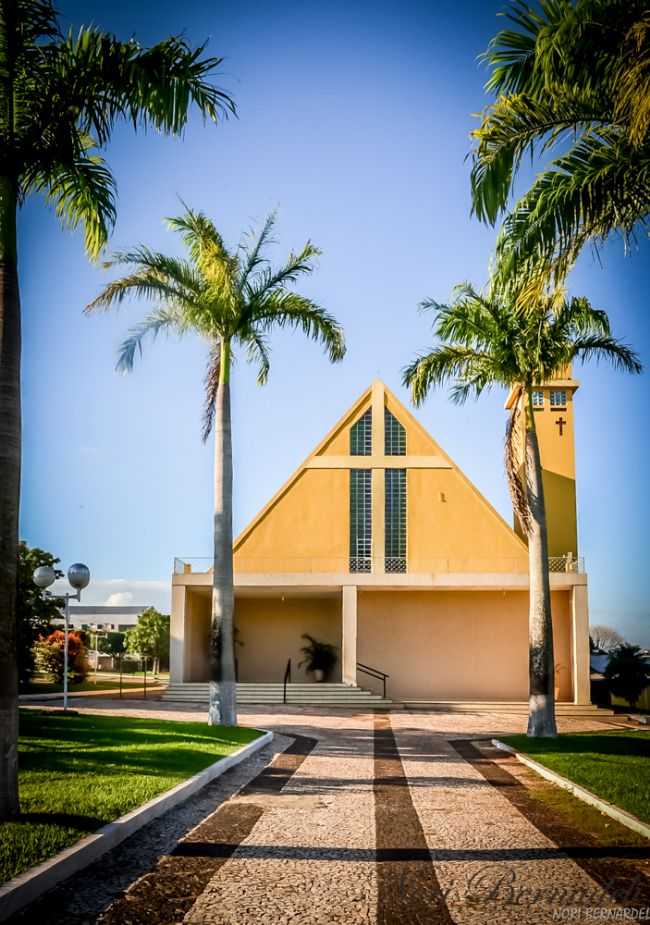 IGREJA MATRIZ, POR NORI BERNARDELI - CAFEARA - PR