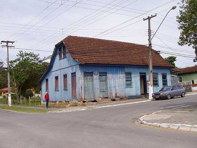 CASA DE MADEIRA - CAMPINA GRANDE DO SUL, PR - POR WILMAR SANTIN  - CAMPINA GRANDE DO SUL - PR