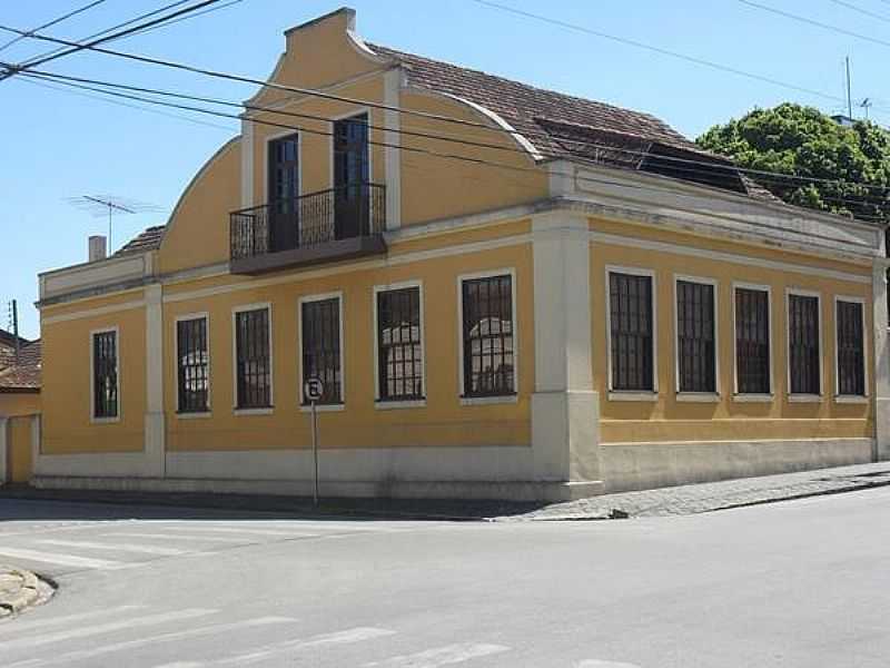 RESIDNCIA LOCALIZADA NA RUA CENTENRIO - CAMPO LARGO - PR