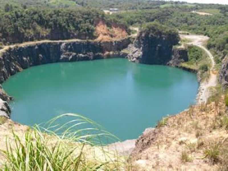 CAMPO MAGRO-PR-LAGOA AZUL NA ANTIGA PEDREIRA-FOTO:BEBELRITZMANN.BLOGSPOT. - CAMPO MAGRO - PR