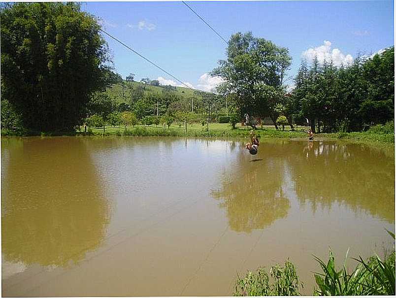 CAMPO MOURO-PR-LAGO NO PARQUE JOAQUIM TEODORO DE OLIVEIRA-FOTO:LINDINHA RODRIGUES - CAMPO MOURO - PR