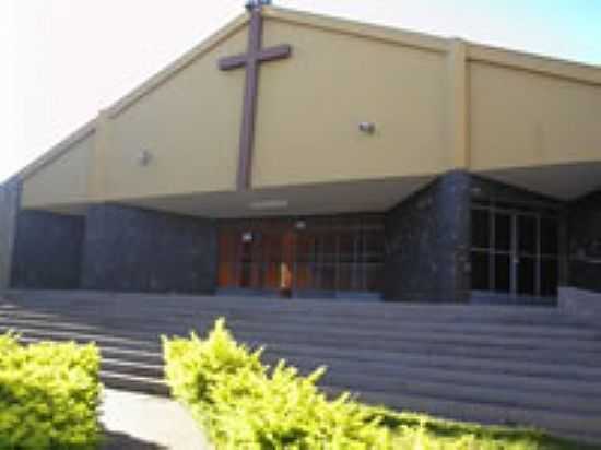 PARQUIA DE SANTA RITA DE CSSIA  EM CAMPO MOURO-PR-FOTO:NILSON REIS GONALVES - CAMPO MOURO - PR