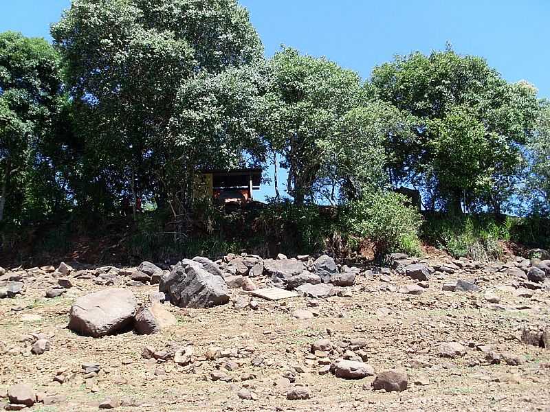 CANDOI-PR-ACAMPAMENTO NO ALAGADO CANDOI-FOTO:NENOFRANCO - CANDI - PR