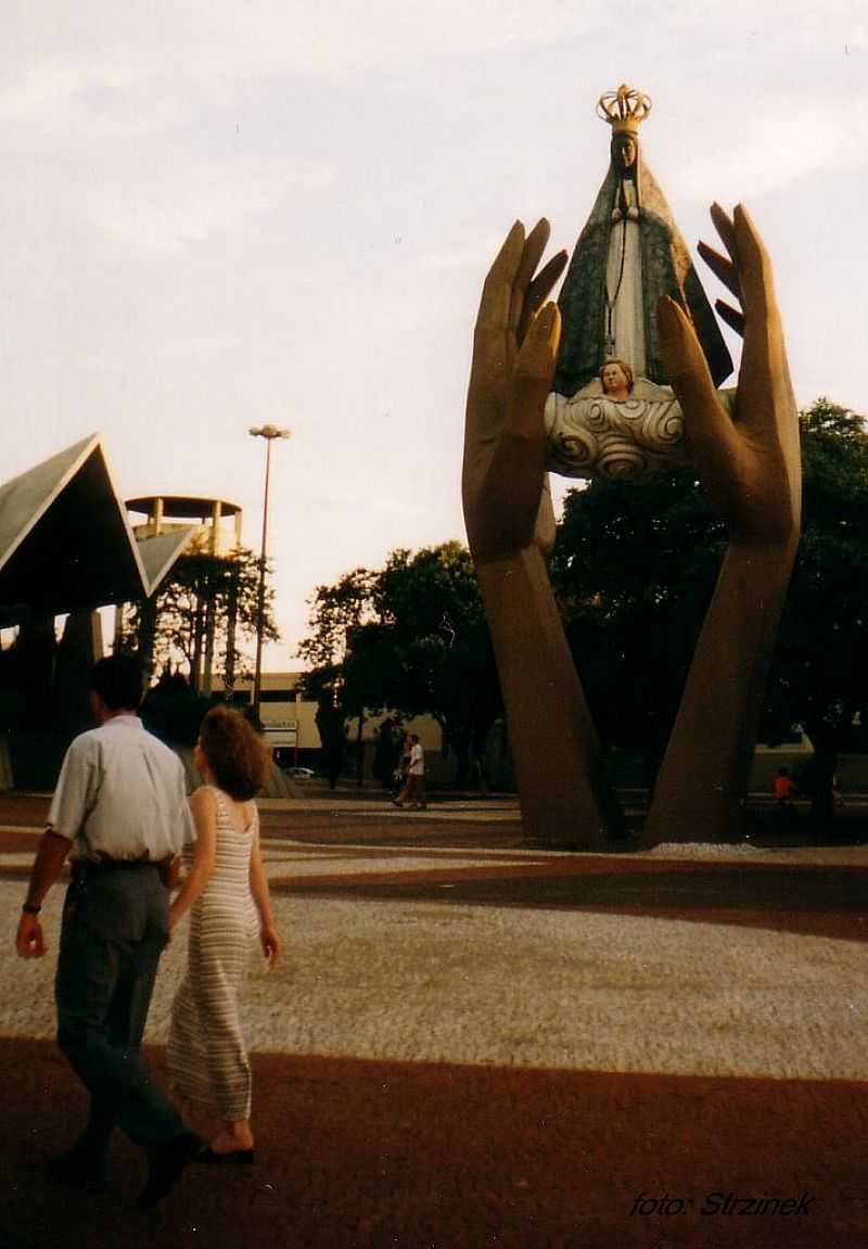 CASCAVEL-PR-MONUMENTO  N.SRA.APARECIDA-FOTO:BREZZINKA - CASCAVEL - PR