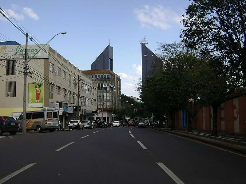 CASCAVEL-PR-RUA PARAN-FOTO:ARTEMIO CLIDES KARPINSKI - CASCAVEL - PR