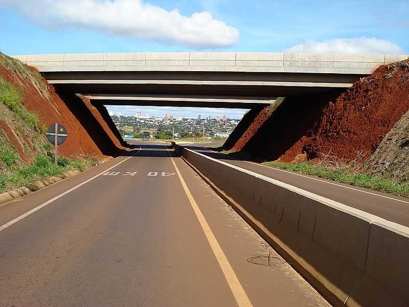 CASCAVEL-PR-VIADUTO JORGE LACERDA-FOTO:ARTEMIO CLIDES KARPINSKI - CASCAVEL - PR