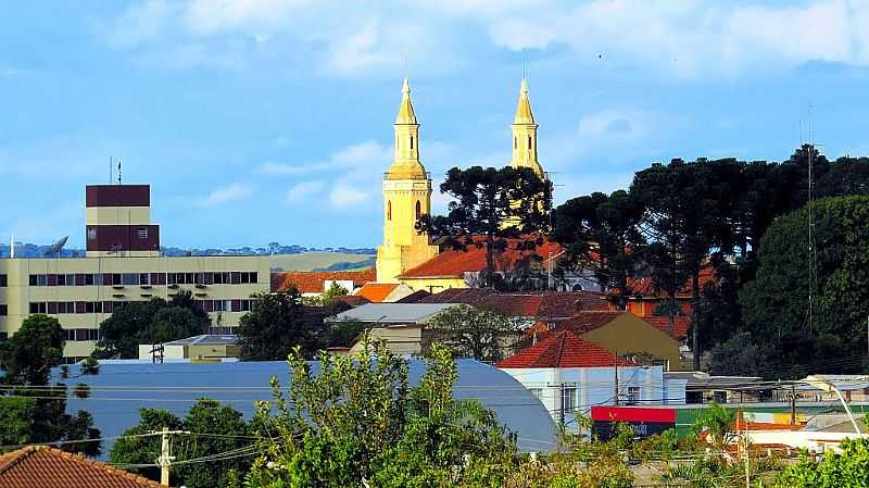 CASTRO-PR-VISTA DAS TORRES DA IGREJA DE N.SRA.DE ANTANA-FOTO:RICARDO MERCADANTE - CASTRO - PR