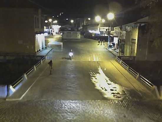 VISTA NOTURNA DA PONTE EM GANDU/BA-FOTO:FELIPE LEITE S. RABE - GANDU - BA