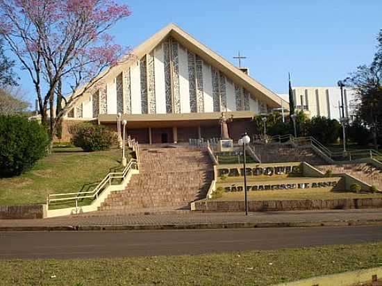 PARQUIA DE SO FRANCISCO DE ASSIS EM CHOPINZINHO-PR-FOTO:LAMBARI - CHOPINZINHO - PR