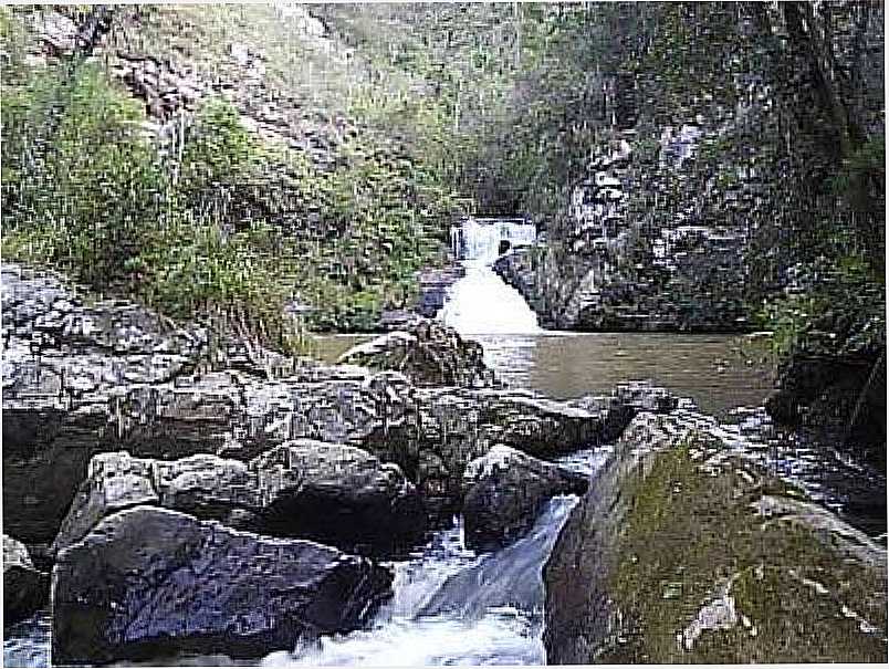 COLOMBO-PR-CACHOEIRA RONCADOR DO BACAETAVA-FOTO:JOO MANOEL GRANEMANN - COLOMBO - PR